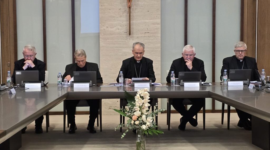 Institucionalni teror nad žrtvama: Biskupi u zajedničkom paktu prikrivanja zločina