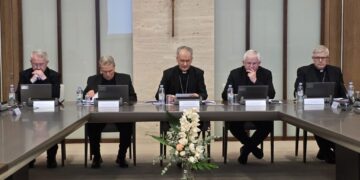 Institucionalni teror nad žrtvama: Biskupi u zajedničkom paktu prikrivanja zločina