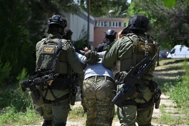 Policija se infiltrirala među navijače i uspješno presreće nerede