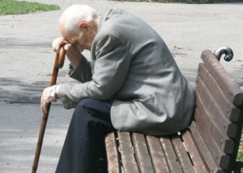 Umirovljenici oko 500 eura, prodavaći 1000 eura, socijalno 450 eura, pa dokle više???