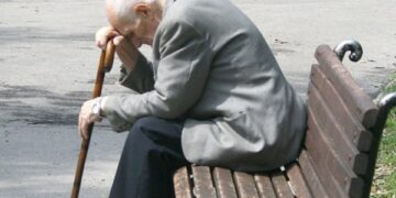 Umirovljenici oko 500 eura, prodavaći 1000 eura, socijalno 450 eura, pa dokle više???