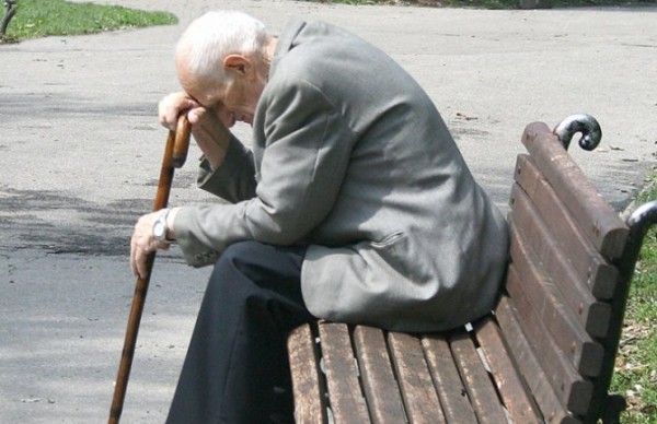 Umirovljenici oko 500 eura, prodavaći 1000 eura, socijalno 450 eura, pa dokle više???